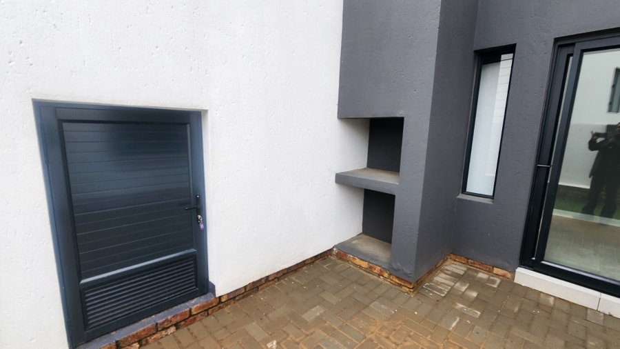 To Let 3 Bedroom Property for Rent in Glen Austin Gauteng