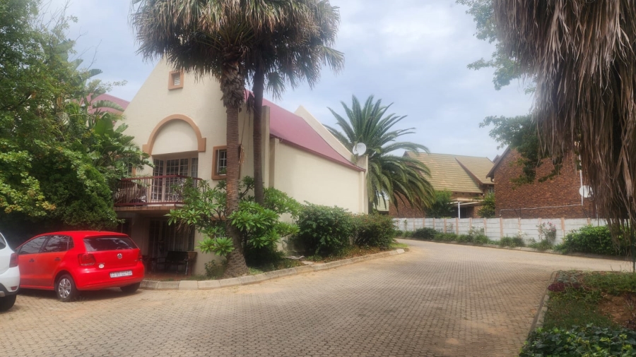 2 Bedroom Property for Sale in Noordwyk Gauteng