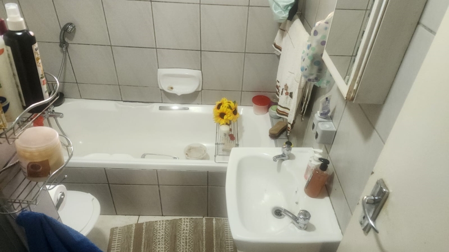 2 Bedroom Property for Sale in Noordwyk Gauteng