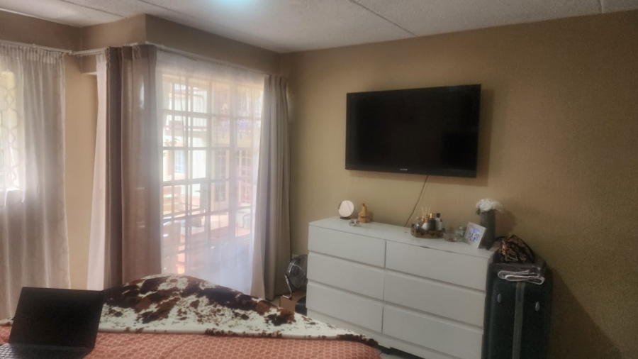 2 Bedroom Property for Sale in Noordwyk Gauteng