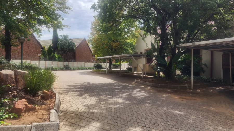 2 Bedroom Property for Sale in Noordwyk Gauteng
