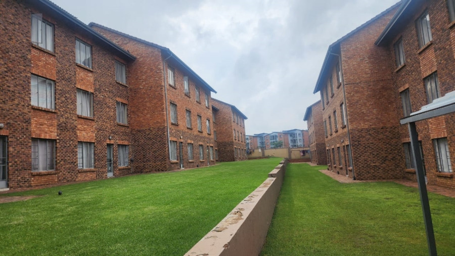 2 Bedroom Property for Sale in Grand Central Gauteng