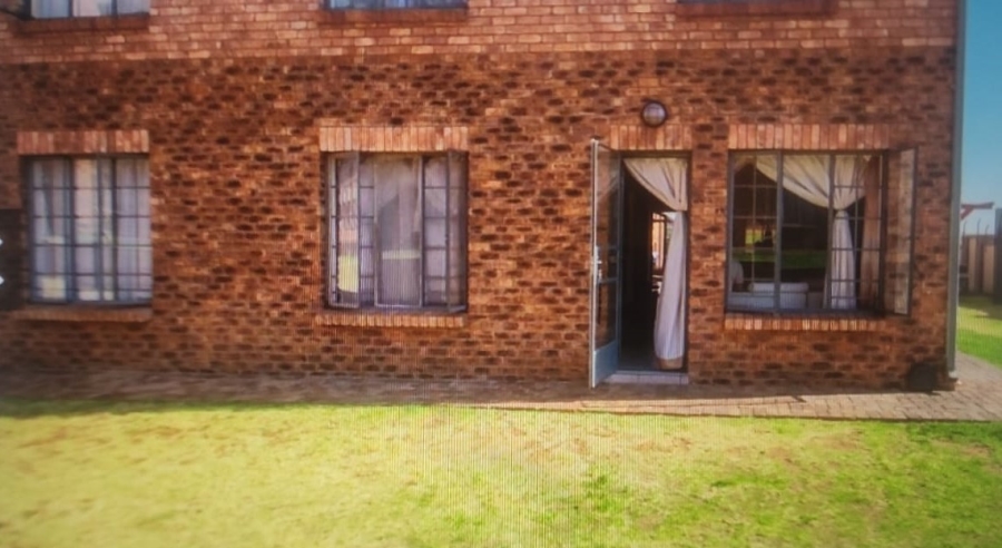 2 Bedroom Property for Sale in Grand Central Gauteng