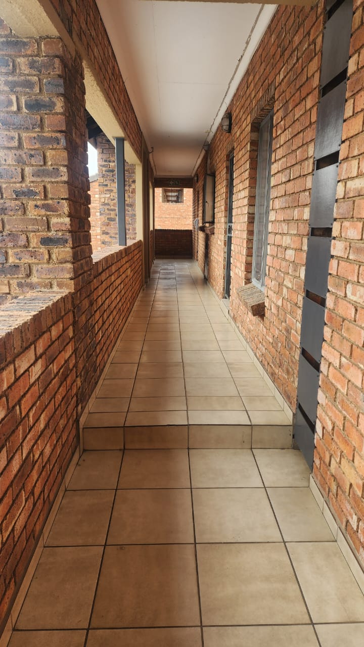 2 Bedroom Property for Sale in Grand Central Gauteng