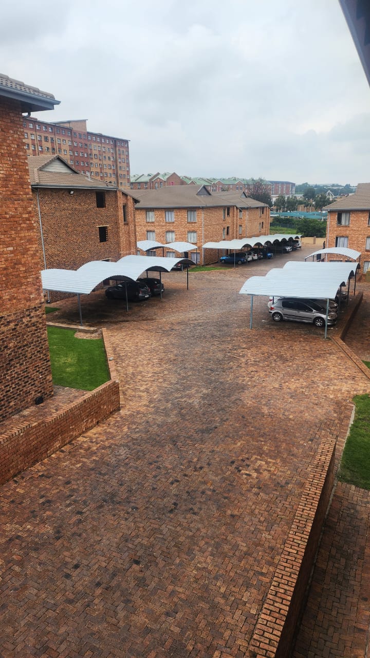 2 Bedroom Property for Sale in Grand Central Gauteng