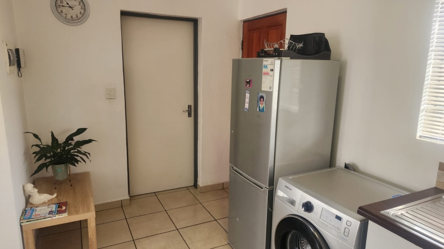 2 Bedroom Property for Sale in Grand Central Gauteng