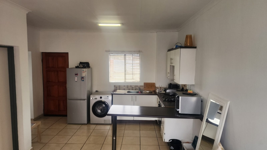 2 Bedroom Property for Sale in Grand Central Gauteng