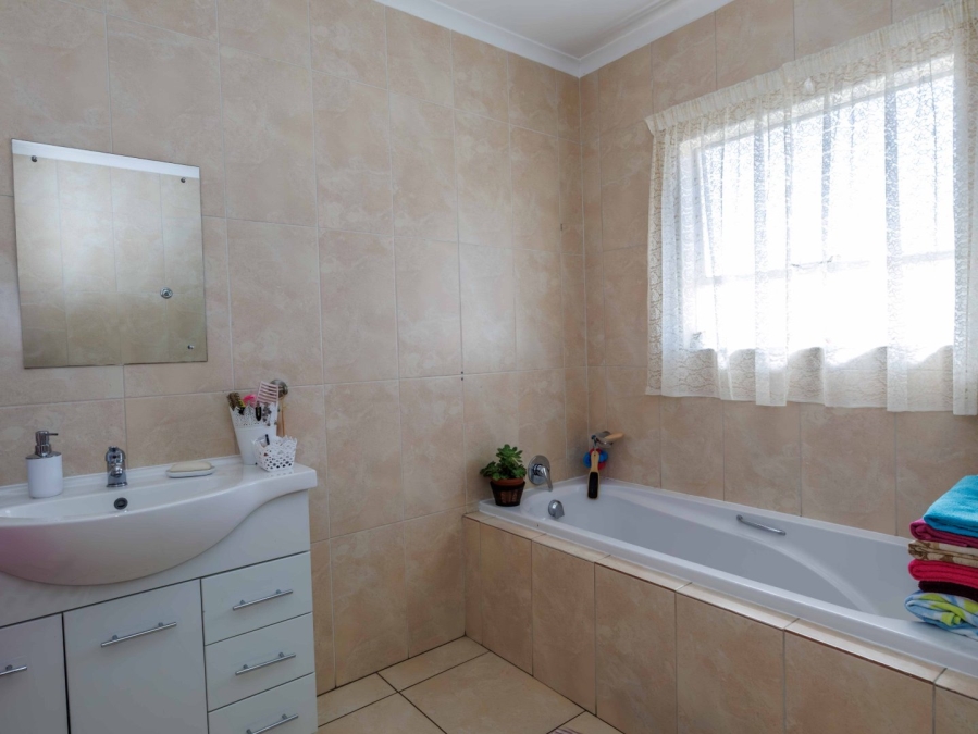 8 Bedroom Property for Sale in Edenvale Central Gauteng