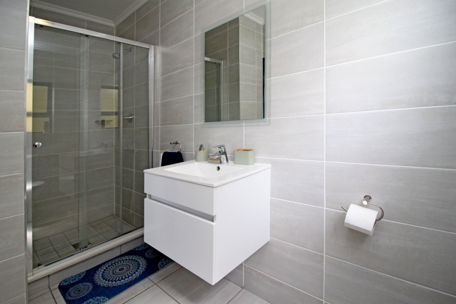 To Let 3 Bedroom Property for Rent in Waterfall Gauteng