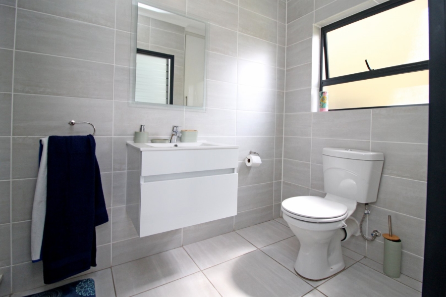 To Let 3 Bedroom Property for Rent in Waterfall Gauteng