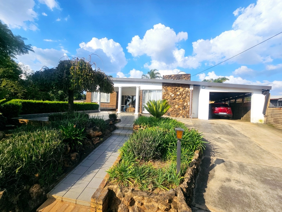 5 Bedroom Property for Sale in Erasmia Gauteng