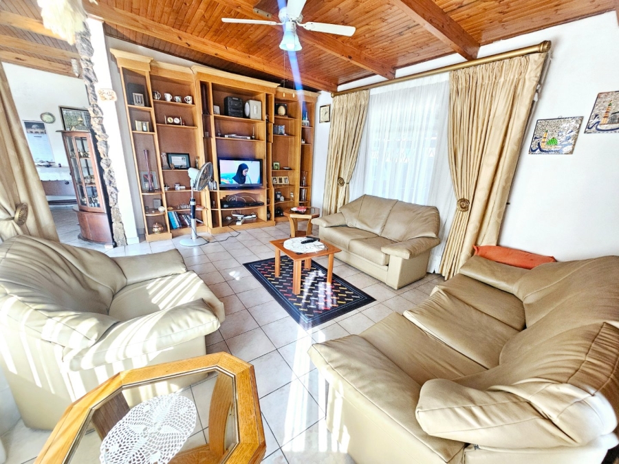 5 Bedroom Property for Sale in Erasmia Gauteng