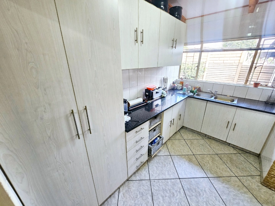 5 Bedroom Property for Sale in Erasmia Gauteng
