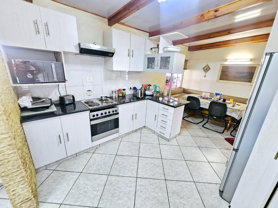 5 Bedroom Property for Sale in Erasmia Gauteng