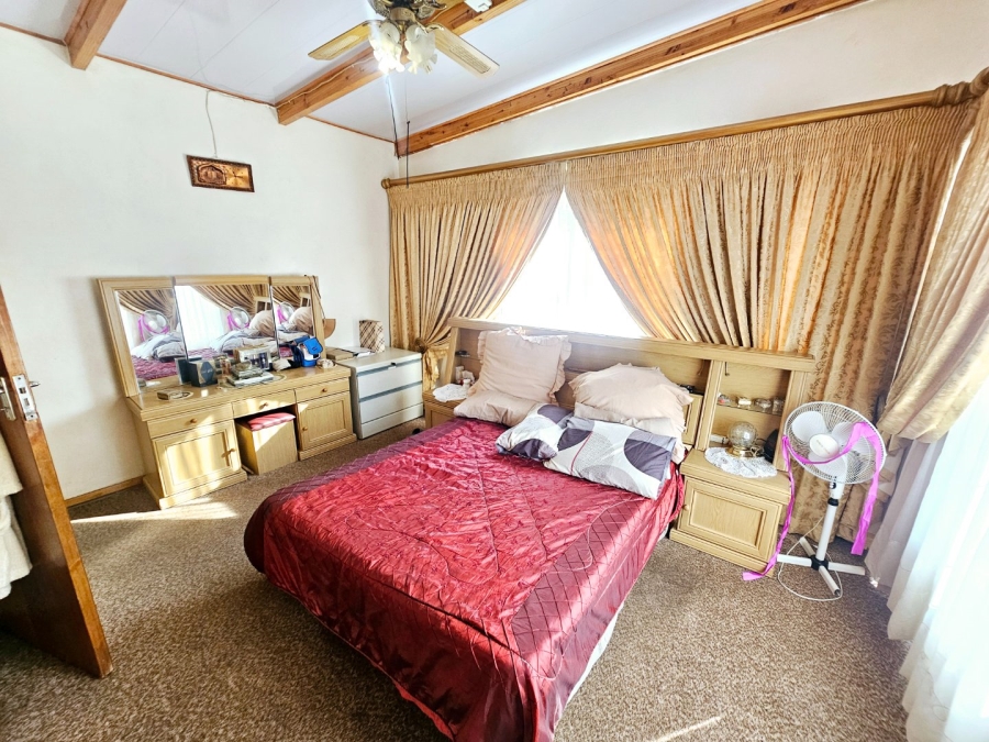 5 Bedroom Property for Sale in Erasmia Gauteng