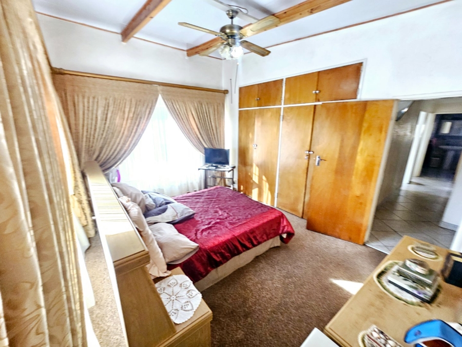 5 Bedroom Property for Sale in Erasmia Gauteng