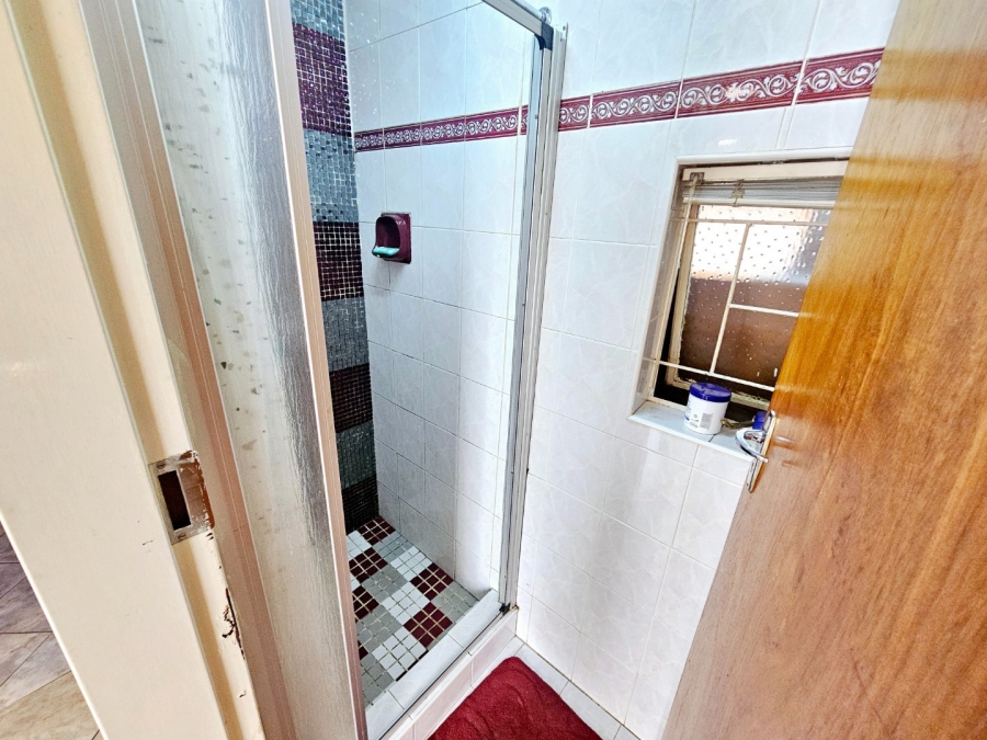 5 Bedroom Property for Sale in Erasmia Gauteng