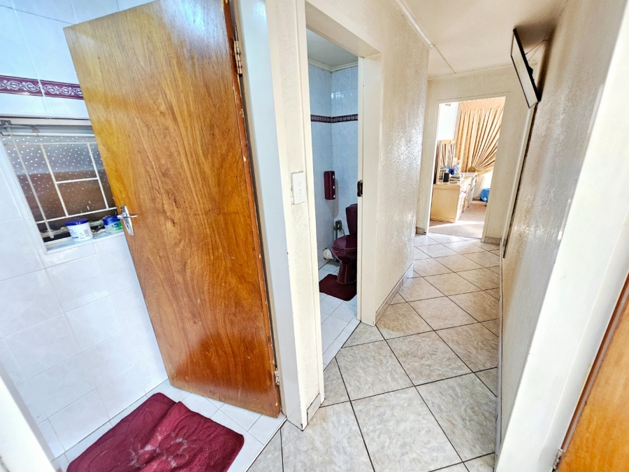 5 Bedroom Property for Sale in Erasmia Gauteng