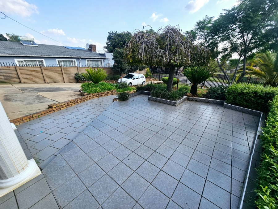 5 Bedroom Property for Sale in Erasmia Gauteng