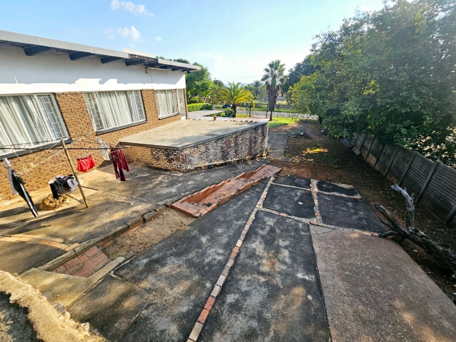 5 Bedroom Property for Sale in Erasmia Gauteng