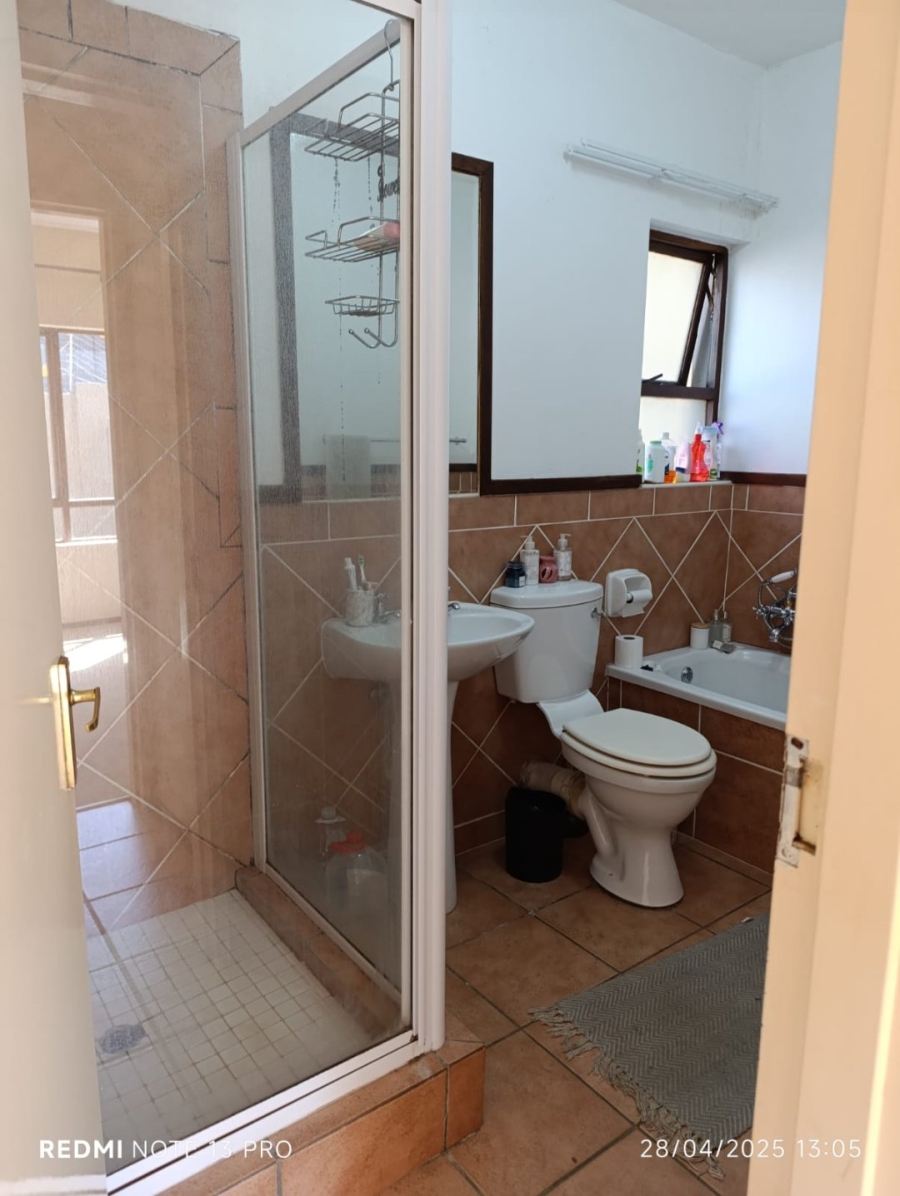 1 Bedroom Property for Sale in Lonehill Gauteng