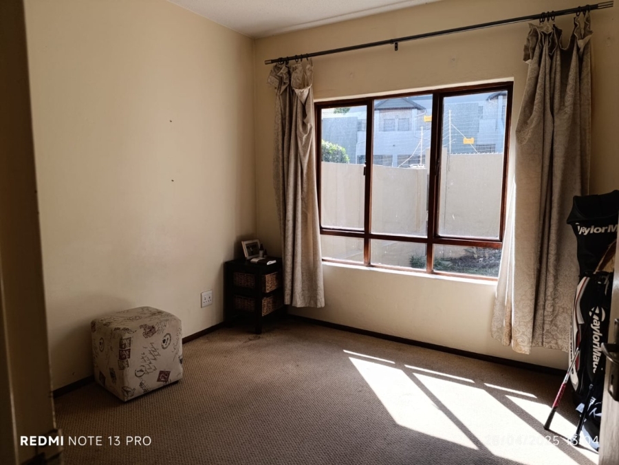 1 Bedroom Property for Sale in Lonehill Gauteng