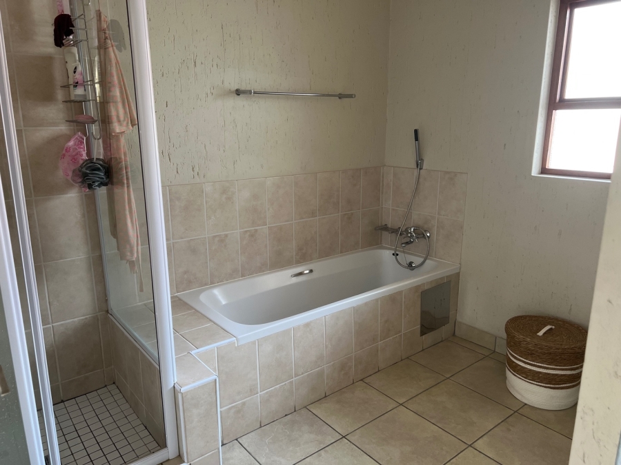 1 Bedroom Property for Sale in Douglasdale Gauteng