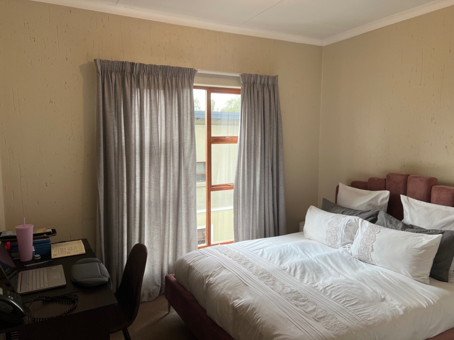1 Bedroom Property for Sale in Douglasdale Gauteng