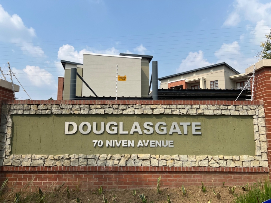 1 Bedroom Property for Sale in Douglasdale Gauteng