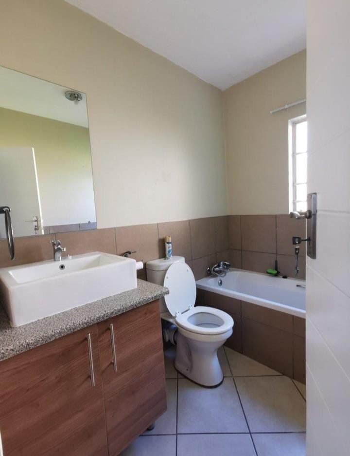 2 Bedroom Property for Sale in Monavoni Gauteng