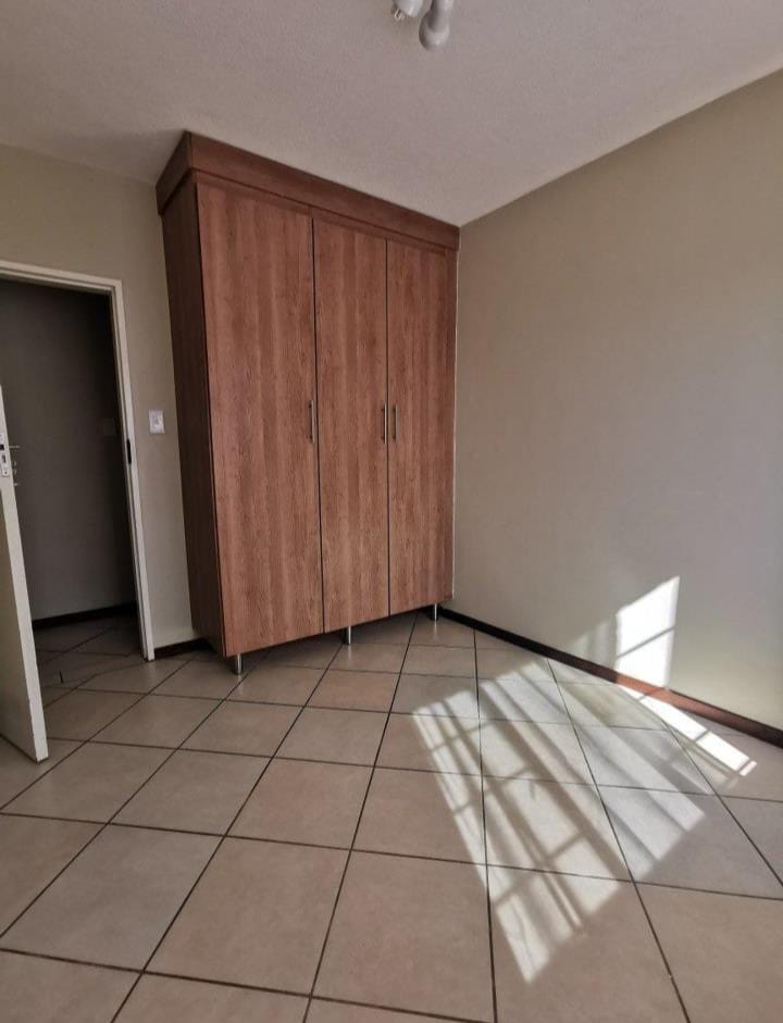 2 Bedroom Property for Sale in Monavoni Gauteng