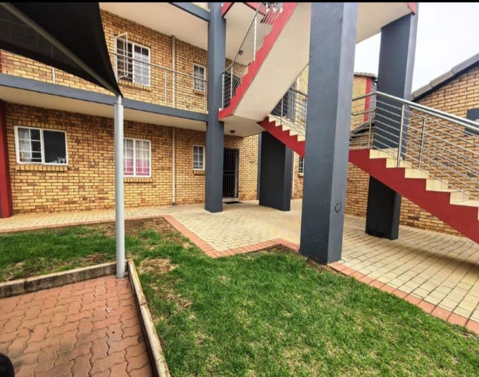 2 Bedroom Property for Sale in Monavoni Gauteng