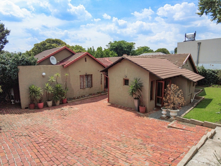 7 Bedroom Property for Sale in Rosebank Gauteng