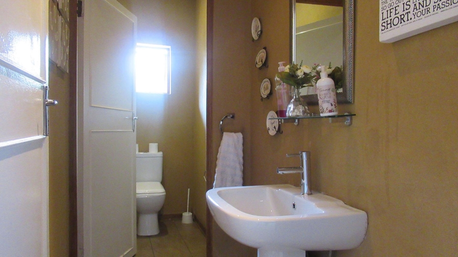 7 Bedroom Property for Sale in Rosebank Gauteng