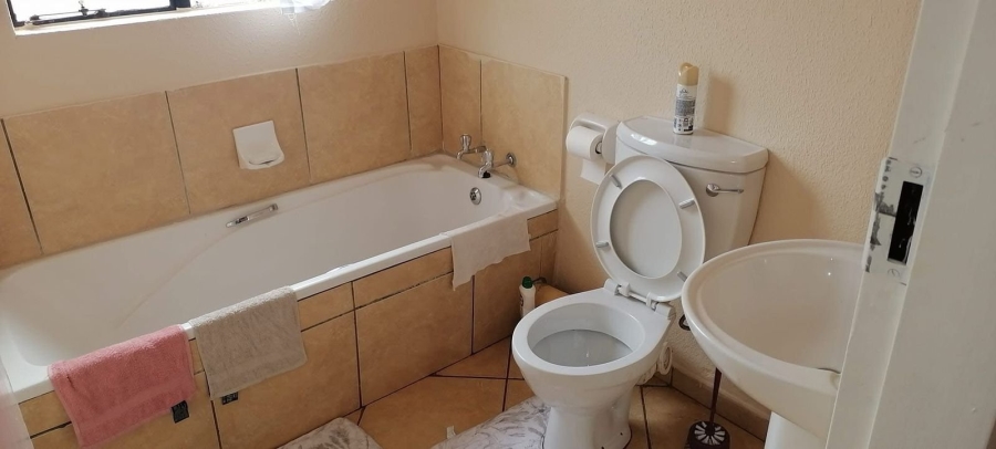 To Let 2 Bedroom Property for Rent in The Orchards Gauteng