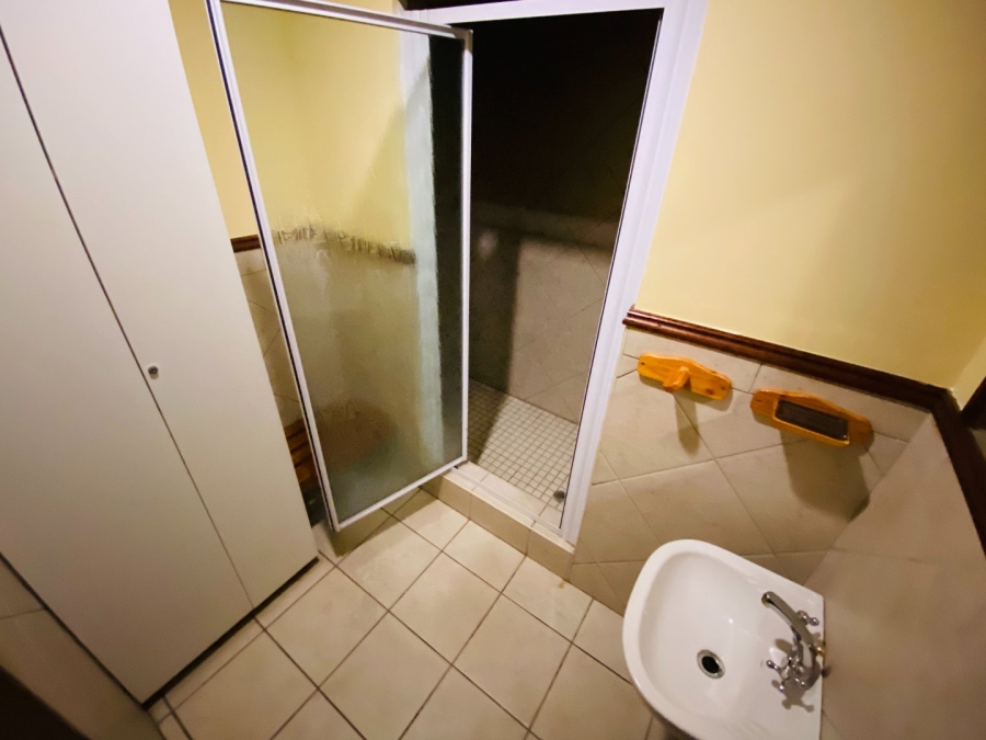 To Let commercial Property for Rent in Vorna Valley Gauteng