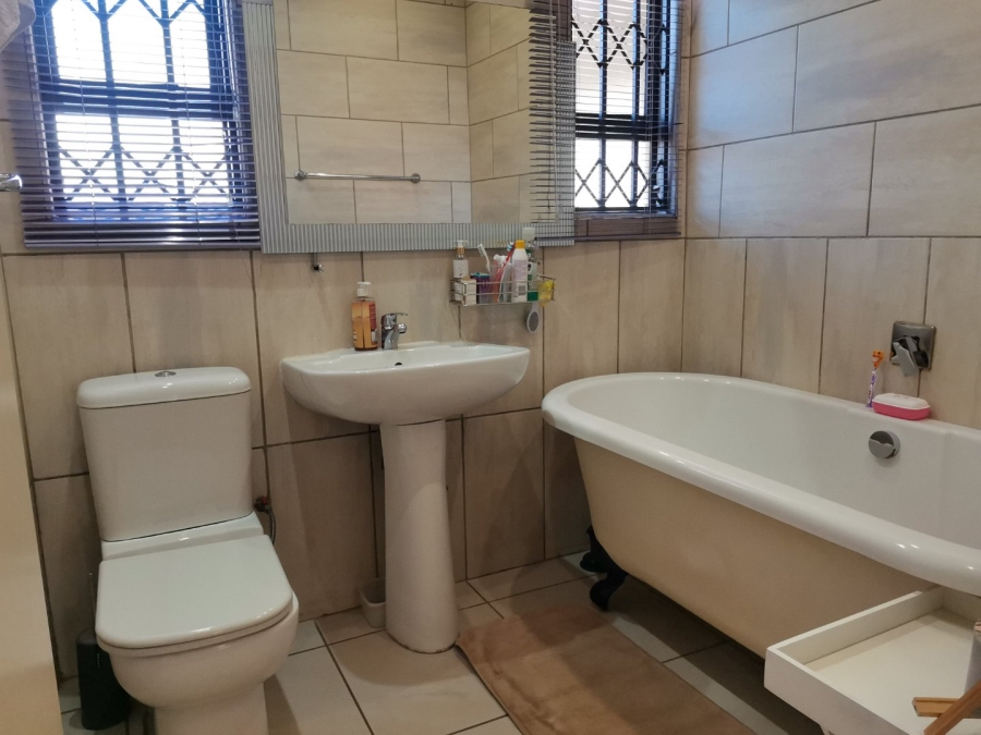 4 Bedroom Property for Sale in Dorandia Gauteng