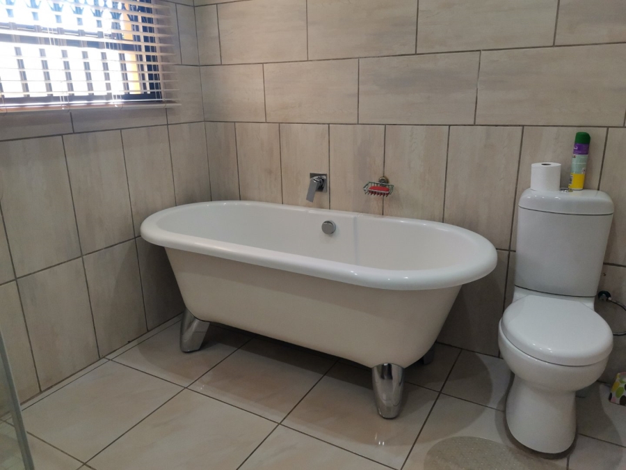 4 Bedroom Property for Sale in Dorandia Gauteng