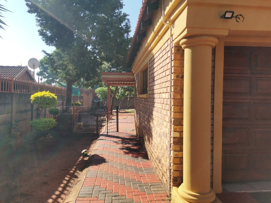 4 Bedroom Property for Sale in Dorandia Gauteng