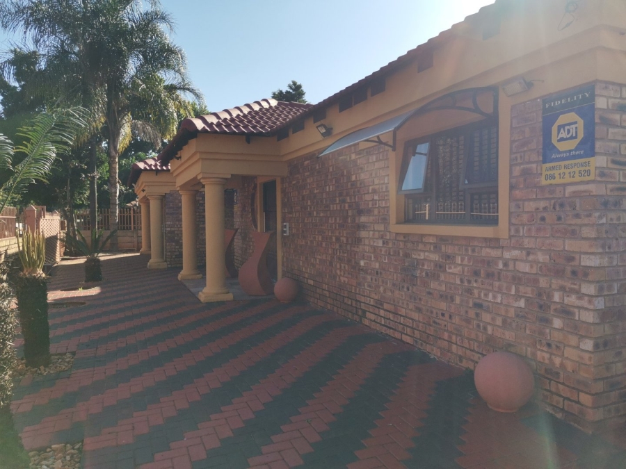 4 Bedroom Property for Sale in Dorandia Gauteng