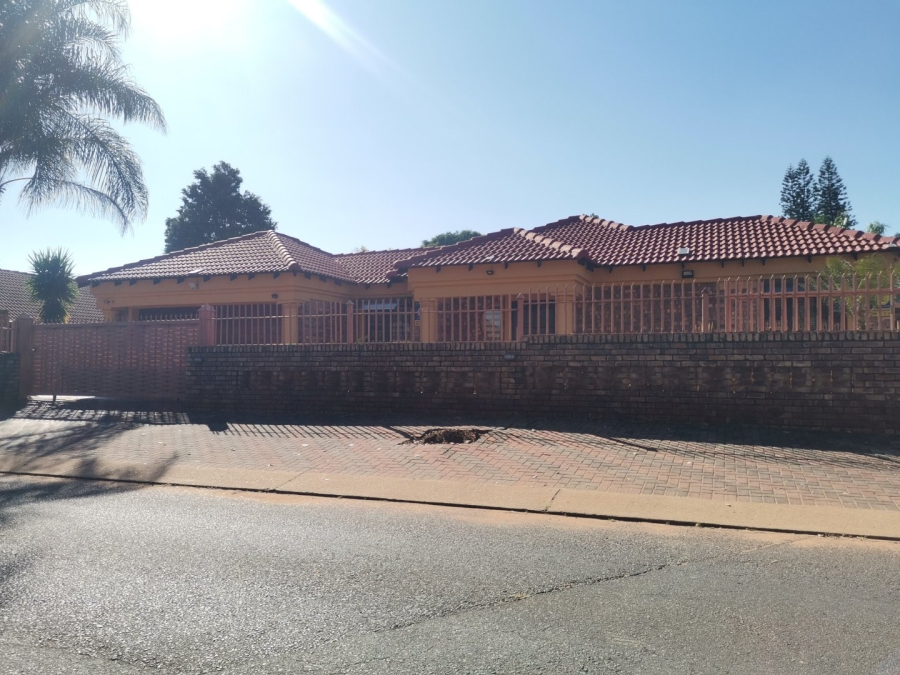 4 Bedroom Property for Sale in Dorandia Gauteng
