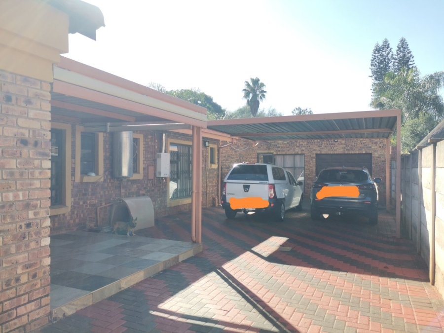 4 Bedroom Property for Sale in Dorandia Gauteng