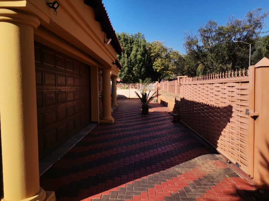 4 Bedroom Property for Sale in Dorandia Gauteng