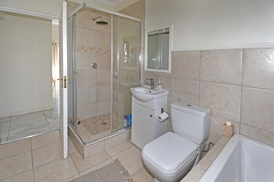 2 Bedroom Property for Sale in Broadacres Gauteng