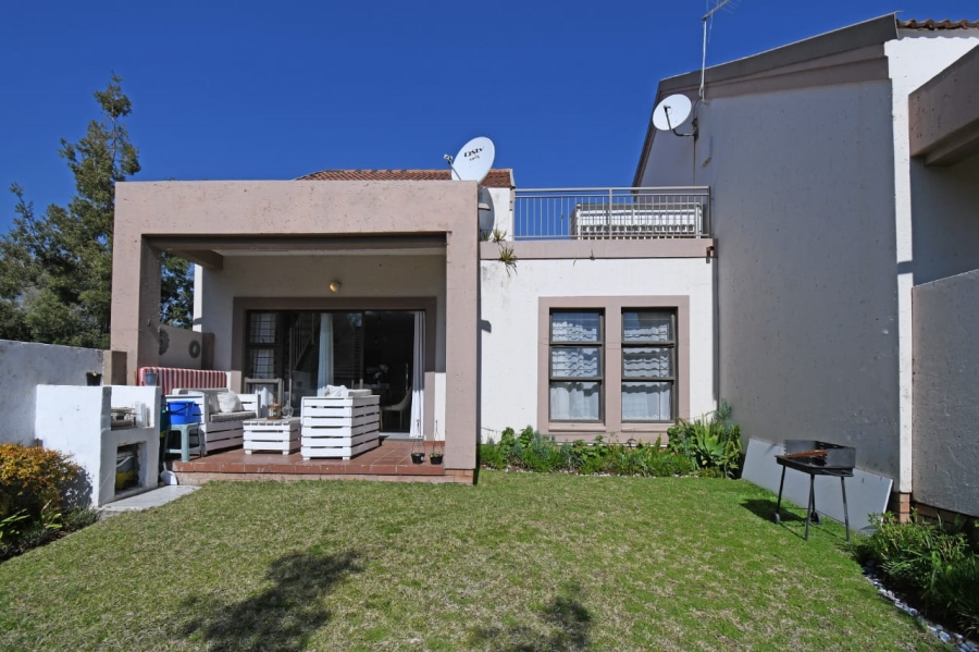 2 Bedroom Property for Sale in Broadacres Gauteng