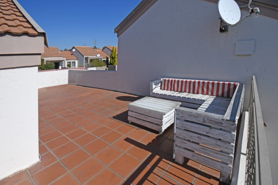 2 Bedroom Property for Sale in Broadacres Gauteng
