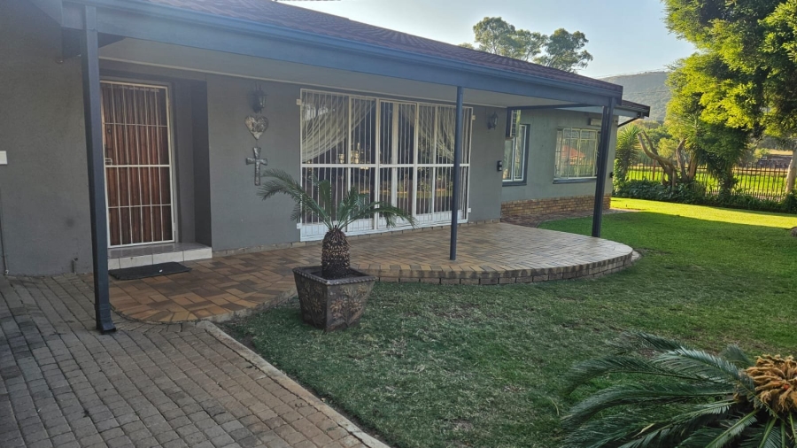 5 Bedroom Property for Sale in Mountain View Gauteng