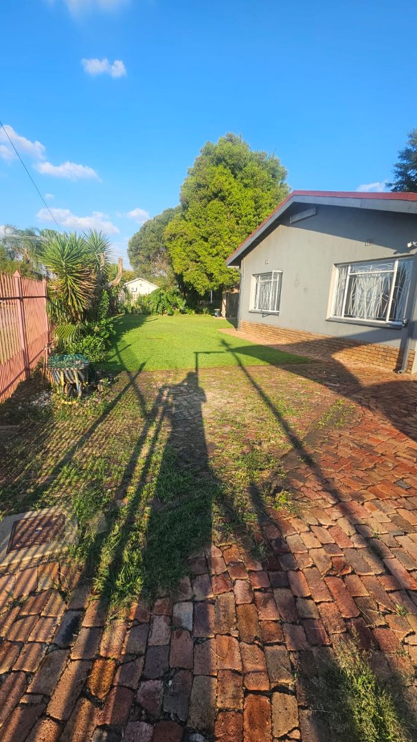 5 Bedroom Property for Sale in Mountain View Gauteng