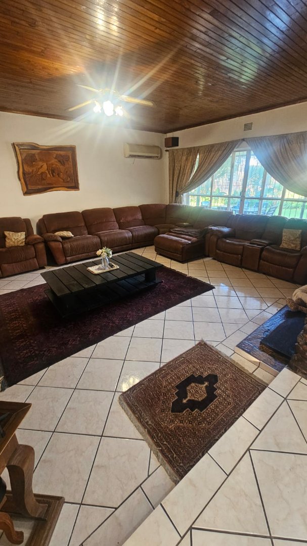 5 Bedroom Property for Sale in Mountain View Gauteng