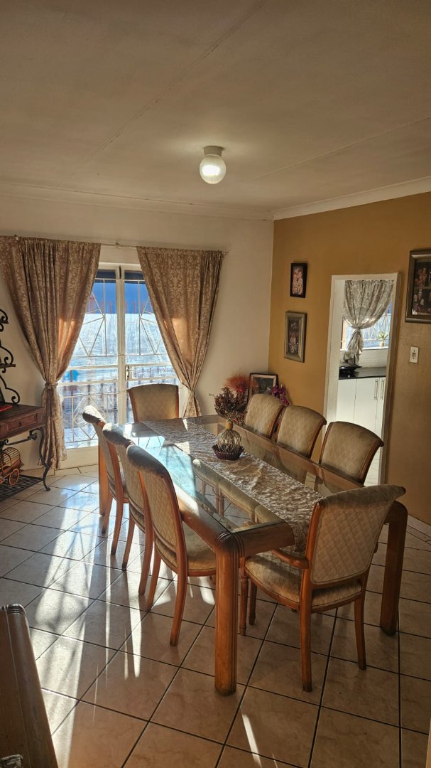 5 Bedroom Property for Sale in Mountain View Gauteng